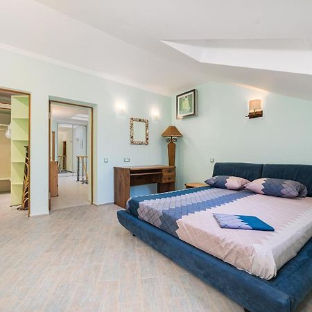 Classical Deribasivska 3-Bedrooms Apartment Одесса Экстерьер фото