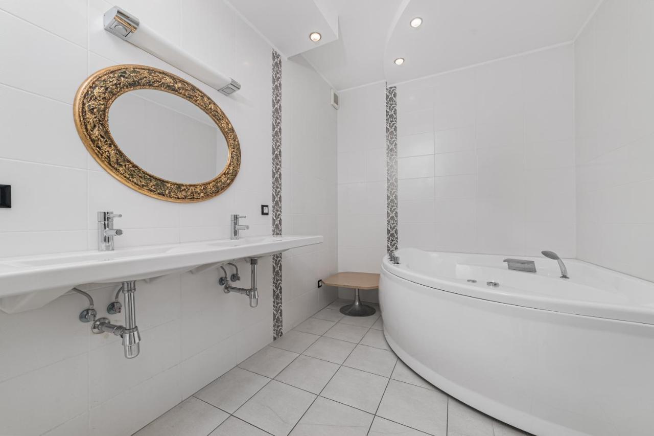 Classical Deribasivska 3-Bedrooms Apartment Одесса Экстерьер фото